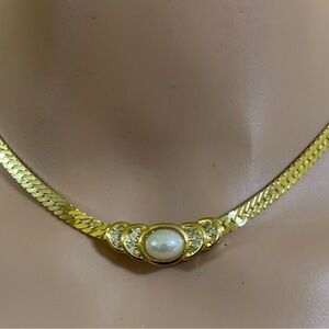 Dior Vintage Elegant Gold and Pearl Necklace